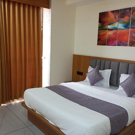 Hotel R K Villa Ahmedabad Luaran gambar