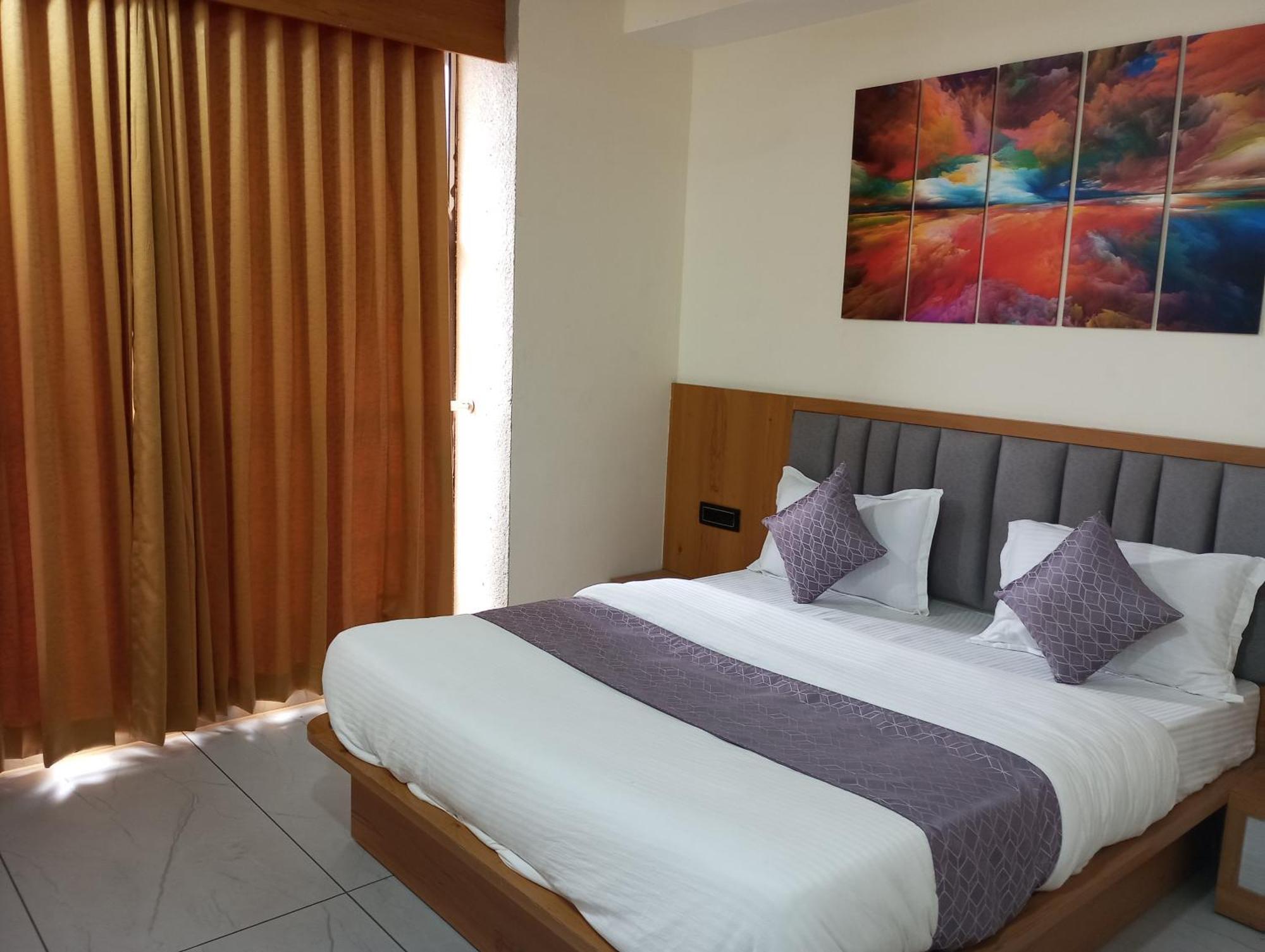Hotel R K Villa Ahmedabad Luaran gambar