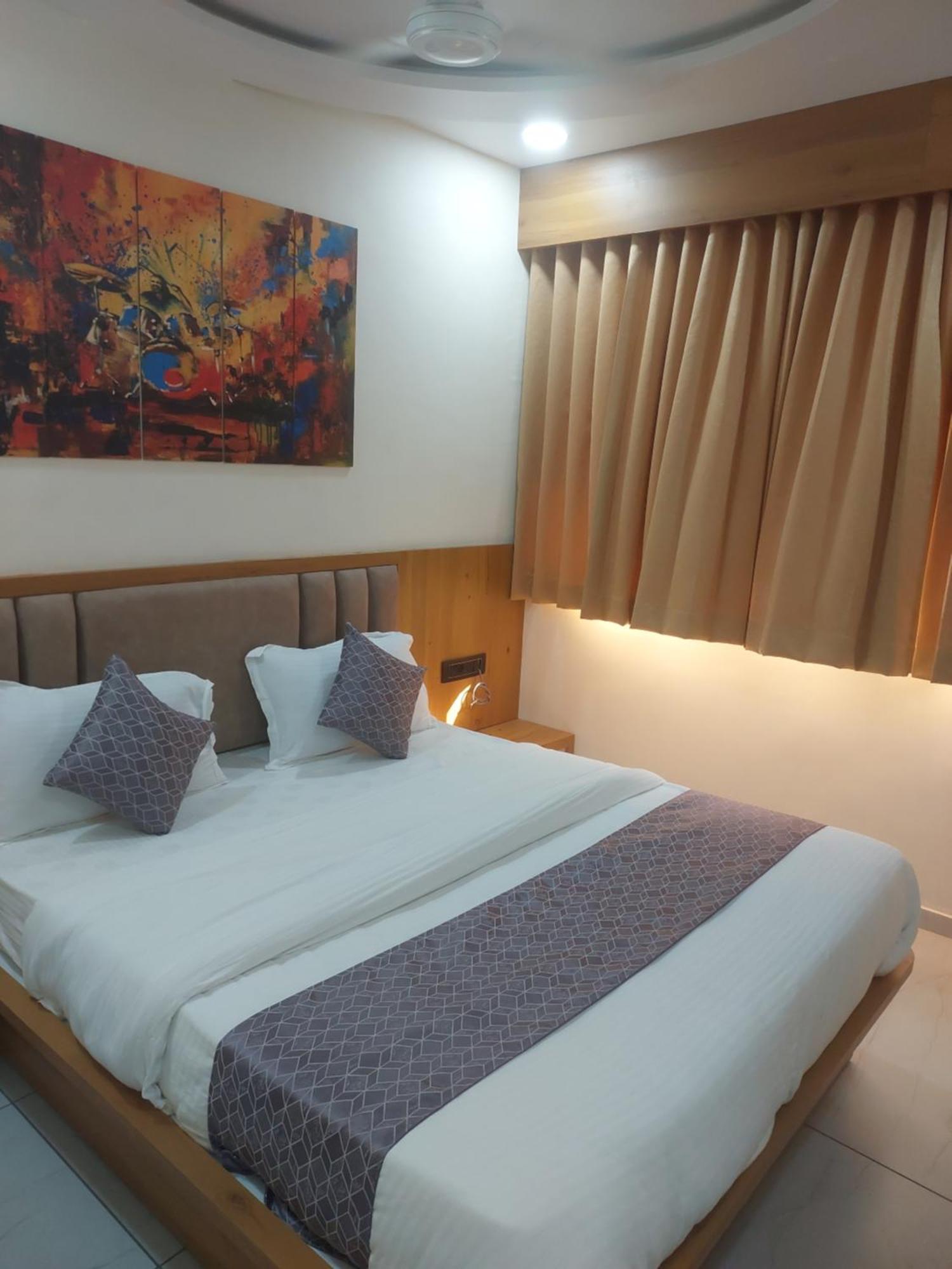 Hotel R K Villa Ahmedabad Luaran gambar